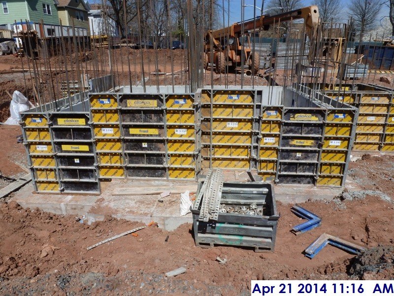 Stripping the foundation wall forms at Elev. 7-Stair 4,5 Facing North(800x600)